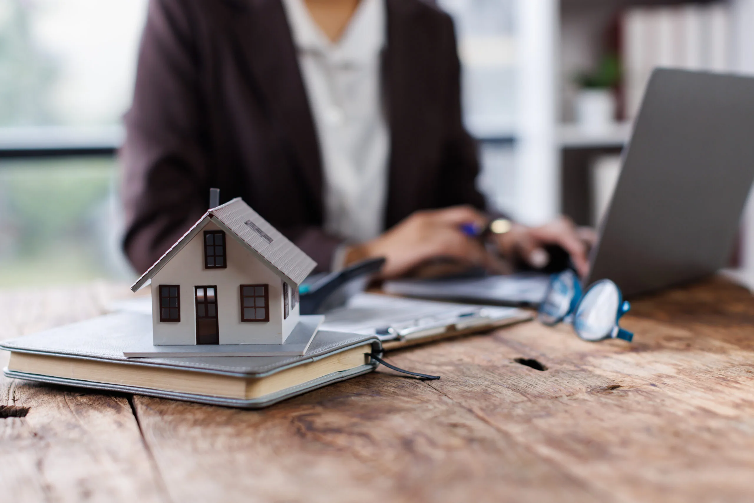 Property analysis and checklist for real estate business property management. Buy and sell houses and real estate online.
